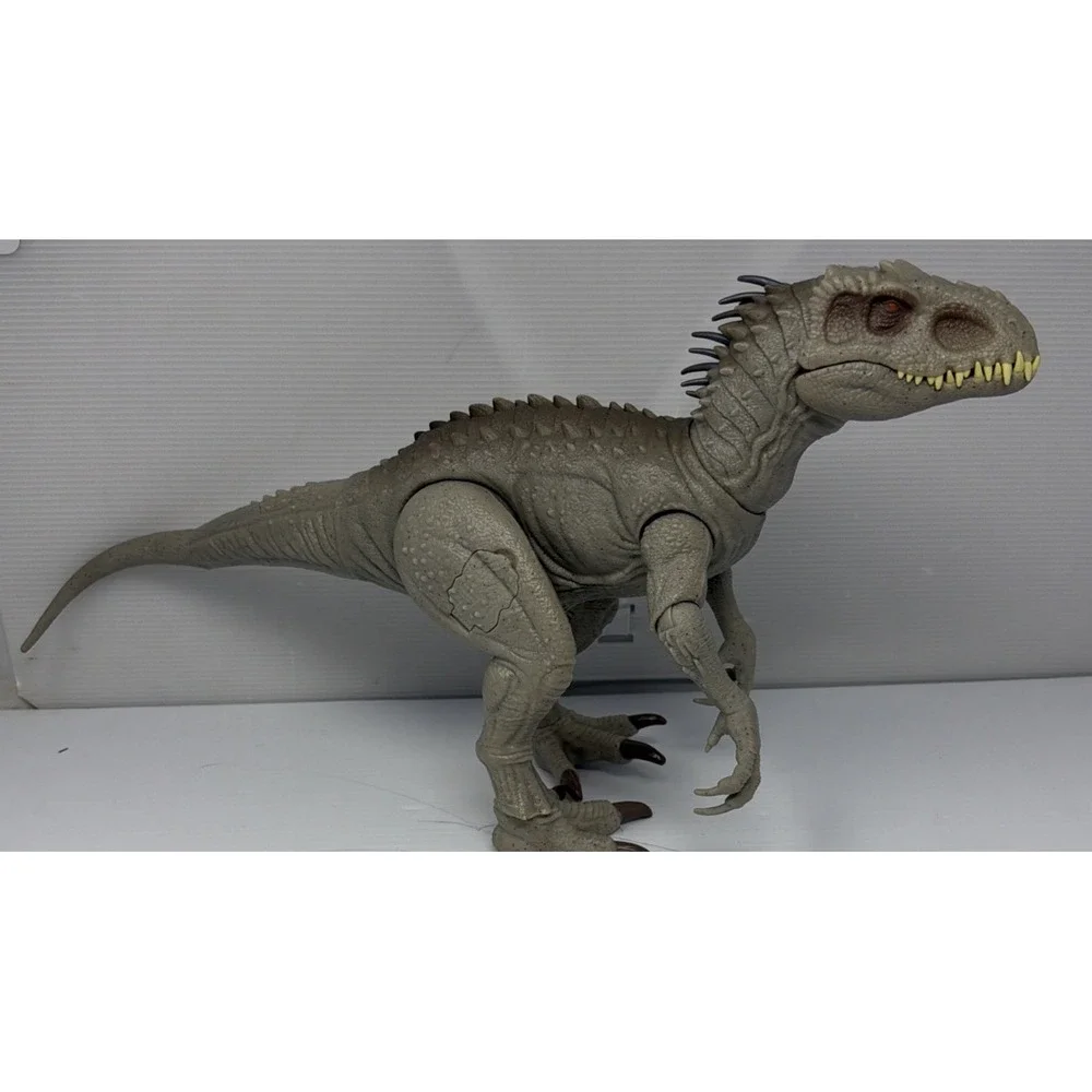 Mattel Jurassic World Camouflage 'N Battle Indominus Rex w Lights Dino Trackers